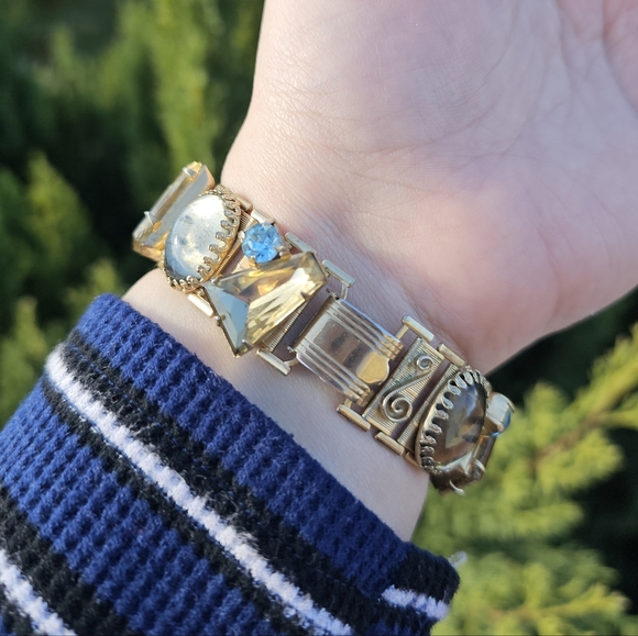 Vintage Gold Tone Statement Bracelet & Clip On Earrings Set | Rhinestones - Picture 6 of 8